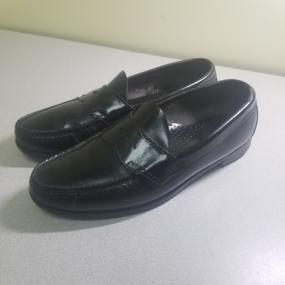 LIKE NEW Dexter Penny Loafers